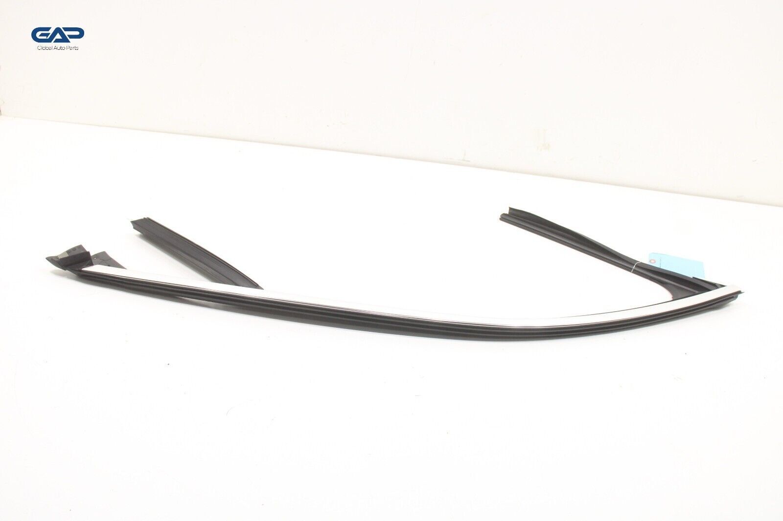 2023 - 2024 MASERATI GRECALE FRONT RIGHT DOOR WINDOW GLASS RUN CHANNEL SEAL OEM