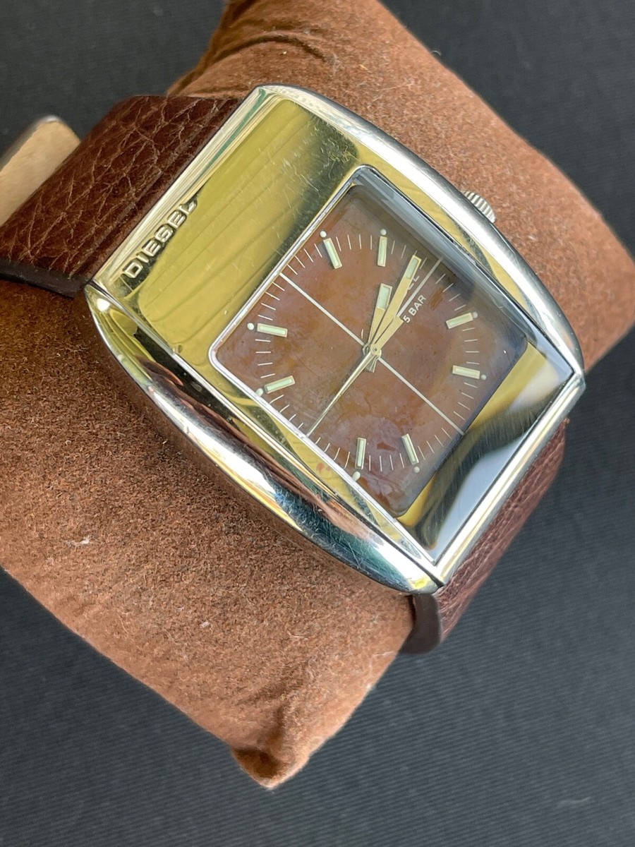 Diesel Dz-1026 Mens Watch Silver Tone Brown Face Leather Needs