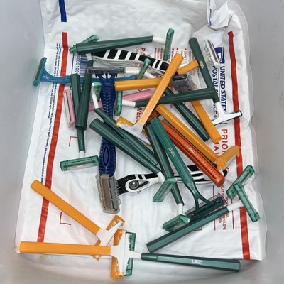 26 Bic Men and Women Razors Variety Lot,  All Loose, Please See Photos