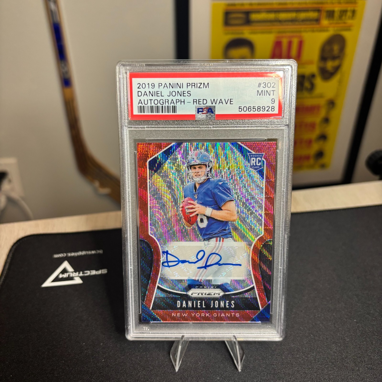 2019 Panini Prizm Daniel Jones Red Wave Prizm Auto #/149 RC PSA 9 MINT NY Giants