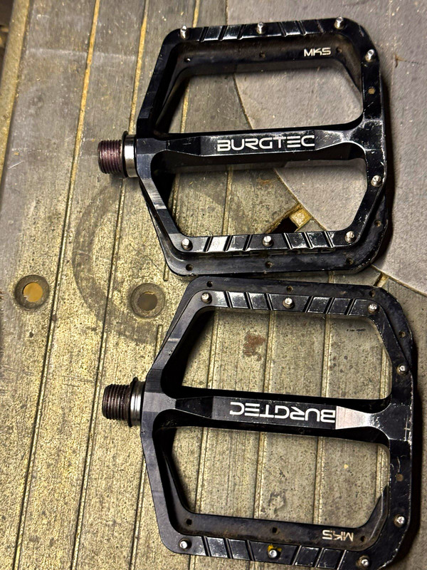 Burgtec Penthouse Flat MK5 Platform Pedals Sealed Bearings Alloy Black 9/16"
