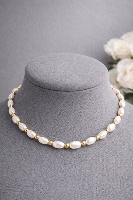 Zierlicher Reisperlen Halsreif Gold Perlen Akzent Elegant Minimalistisch Lagenlook Geschenk