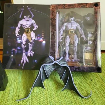 Gargoyles Figur: Goliath - inkl. geschlossener Flügel / Schwingen - NECA
