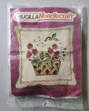 Vintage Bucilla Crewel Embroidery Strawberry Basket Pillow Kit #2472 16" x 16"