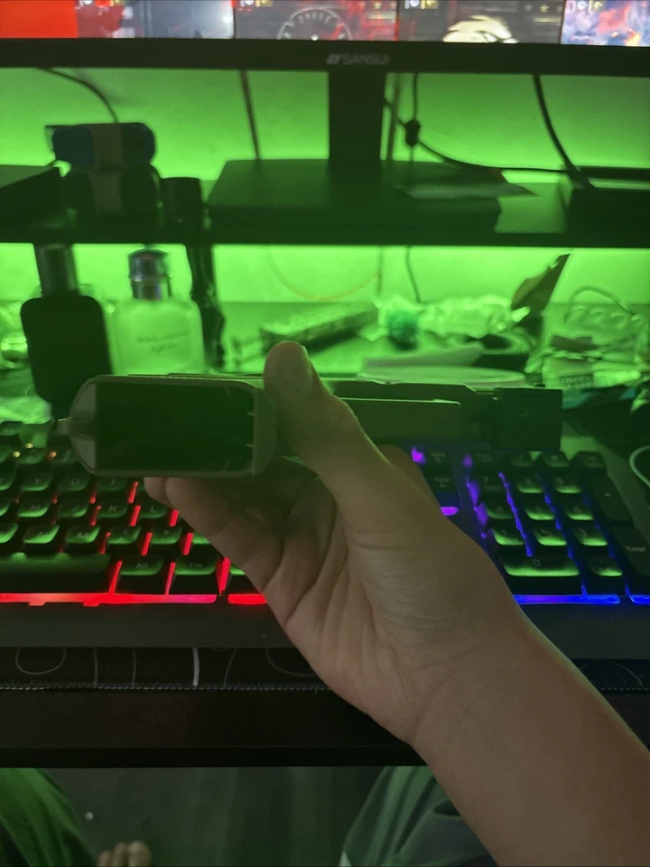 Pistola de Airsoft La única cosa que no funciona cargador solo gotea un poco Foto 3 de 4