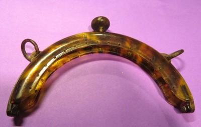 Antique BAKELITE Blonde-Brown Scale BALL BAG CLASP