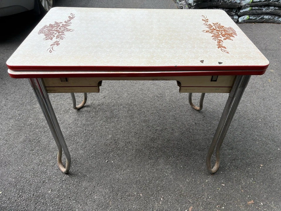 Vintage 1940s Red And White Porcelain Top Table With 2 Leaves / Pull Outs - Image 2 of 4