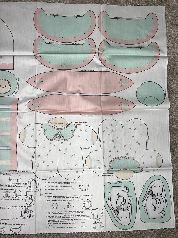 Muñeca y cuna Daisy Kingdom panel de tela acurrucarse conejito vintage 1991 sin cortar Foto 3 de 3