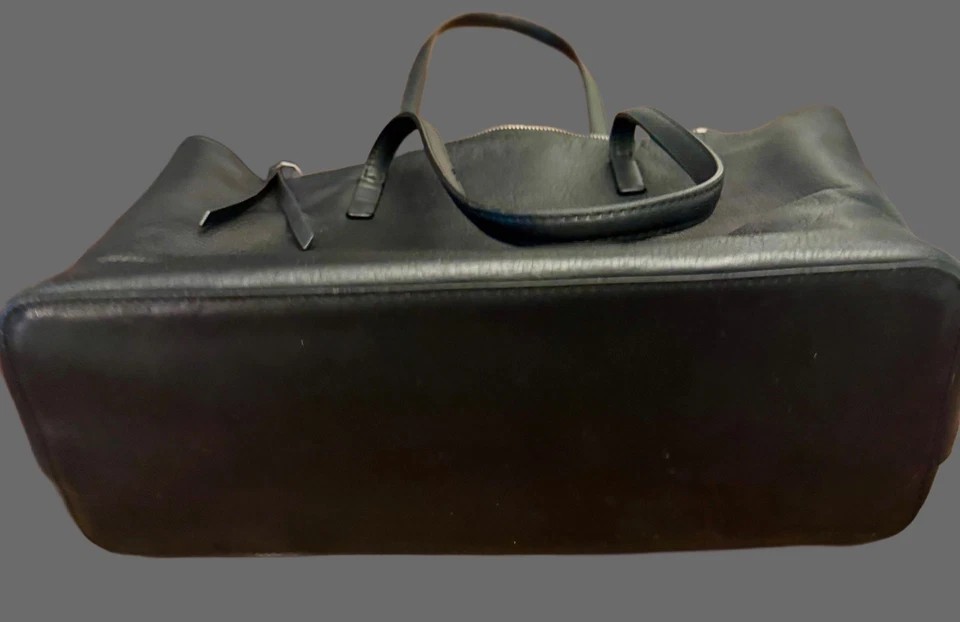 Bolso de mano Louise et Cie negro con tachuelas  Foto 3 de 4