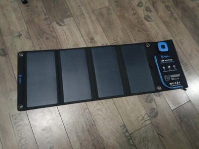 BigBlue 28W Solar Ladegerät -sehr gut- Solarpanel Amperemeter