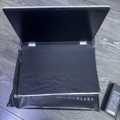 Dell Pro 14 Laptop PC14250 Ultra 7 265u vPro 16GB 512GB SSD FHD+ Silve - Picture 3 of 4