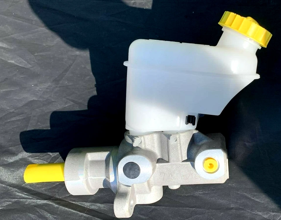 Brake Master Cylinder Cardone 13-2923 - Image 2 of 4