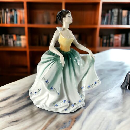 Figurine en porcelaine ROYAL DOULTON « CYNTHIA » H.N. 2440 '83 - Photo 1/10