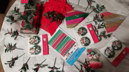 Posten verschiedene Weihnachtsartikel, Decs Kunststoff Stechpalmenzweige Heringe Schleifen Serviette