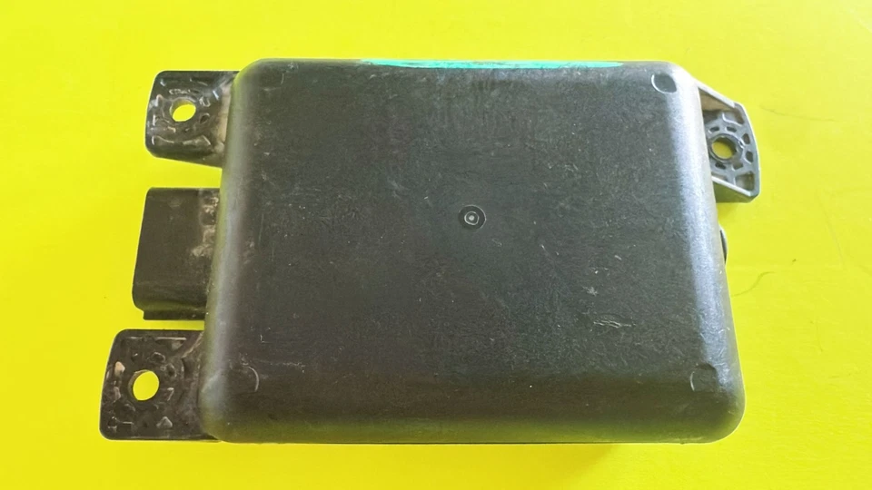 18 19 20 CHEVROLET EQUINOX PASSENGER SIDE REAR BLIND SPOT MODULE 84129136 - Image 3 of 4