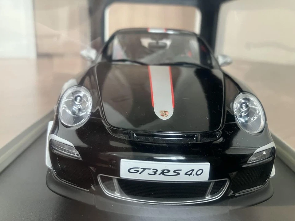 Modellino pressofuso AUTOart Porsche 911 GT3 RS 4.0 scala 1/18 da collezione - Immagine 3 di 4