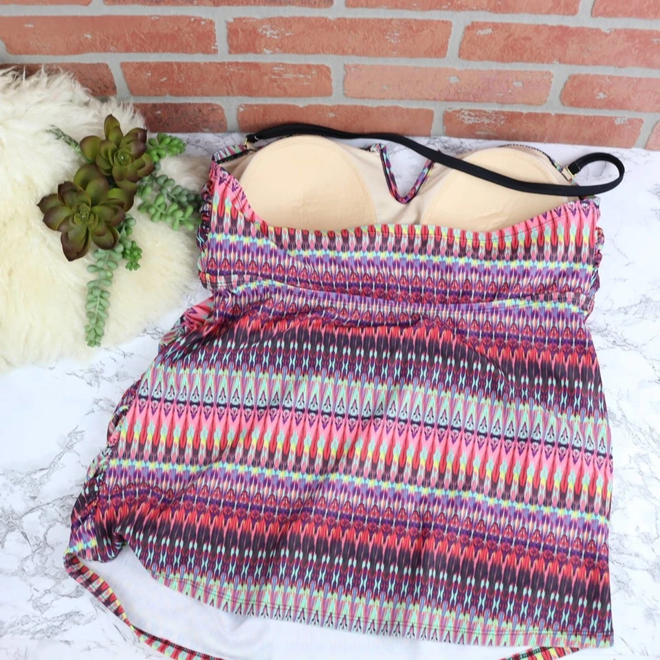 Tankini de natación Liz Lange rosa rojo a rayas geométricas grande Foto 4 de 4