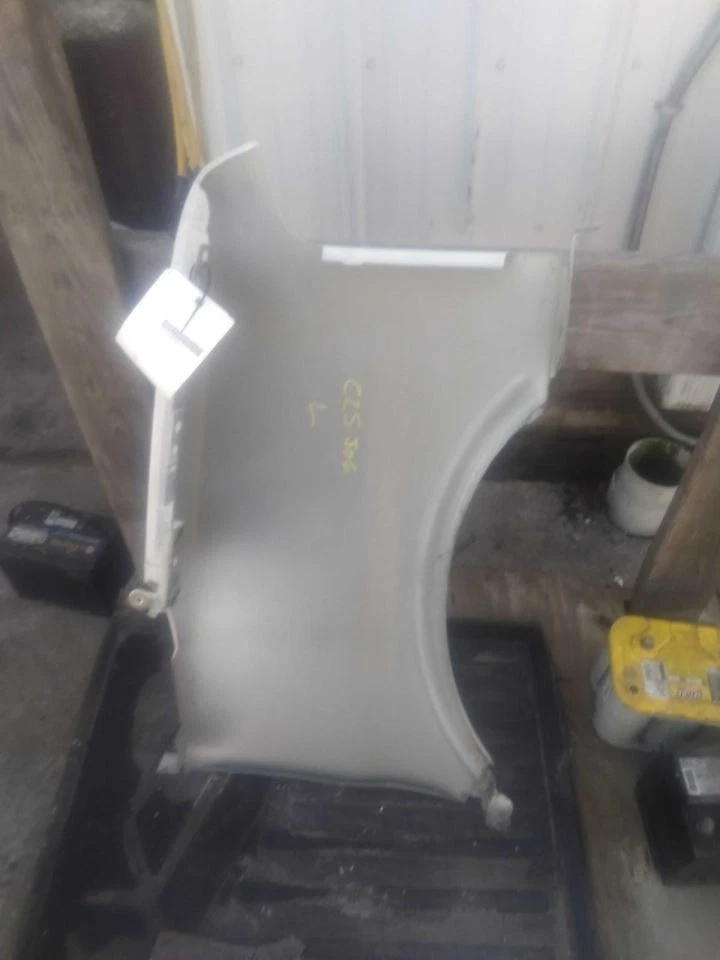 (LOCAL PICKUP ONLY) Driver Left Fender Fits 03-23 EXPRESS 2500 VAN 3034493 - Image 2 of 4