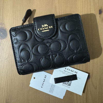 NWT COACH Women Medium Corner Zip Wallet In Signature Leather