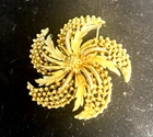 Vtg Lisner Gold Tone Flower Pinwheel Brooch,  Signed Mid-Century Costume Jewelry
