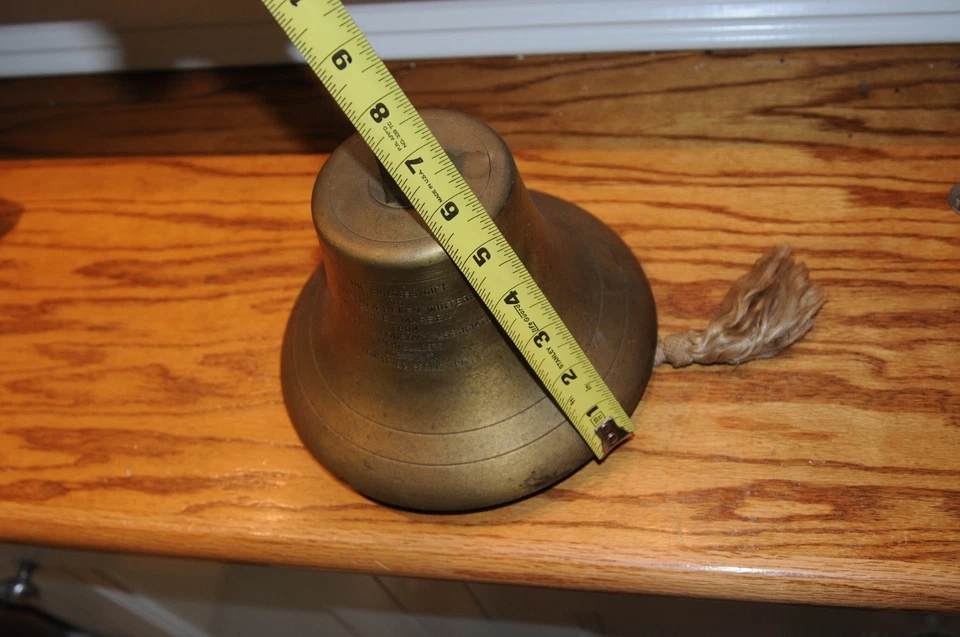 Campana marítima de barco de yate de latón bronce con timbre presentada por constructor de yates** Foto 2 de 4