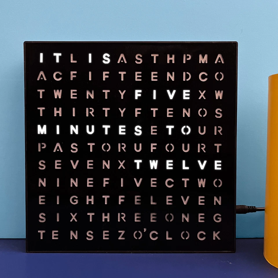 Reloj de escritorio LED Word - 7,8" X 7,8" X 2" - Alimentado por cable USB - Un artículo de regalo único Foto 3 de 4