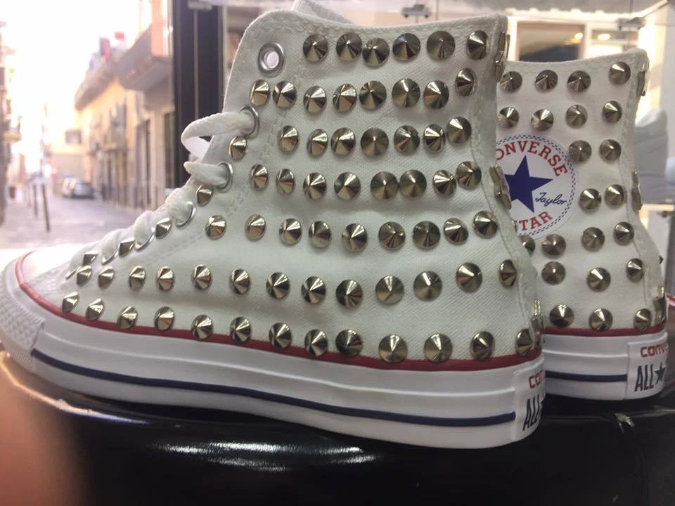Converse All Star Bianche Alte personalizzate con Borchie Argento Stelle no logo - Immagine 3 di 3