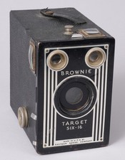 Vintage '46-'52 Kodak Brownie Target Six-16 Box Camera