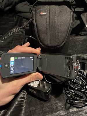 Samsung TOUCHSCREEN Camcorder HMX-Q10BN/XAA Full HD W/ accessories TESTED!