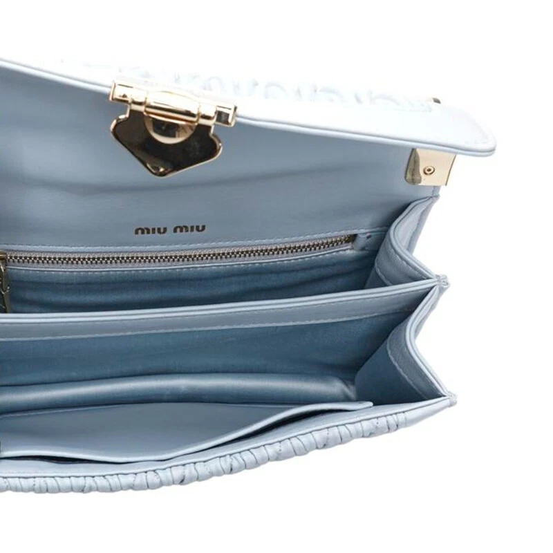 Borsa a tracolla donna Miu Miu pelle di agnello blu cielo matelasse riservata catena oro