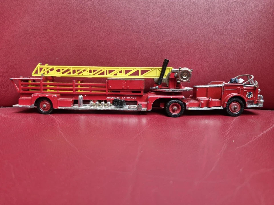 Corgi Toys C1143 American LaFrance Aerial Ladder Truck die cast incomplete with - Bild 2 von 4