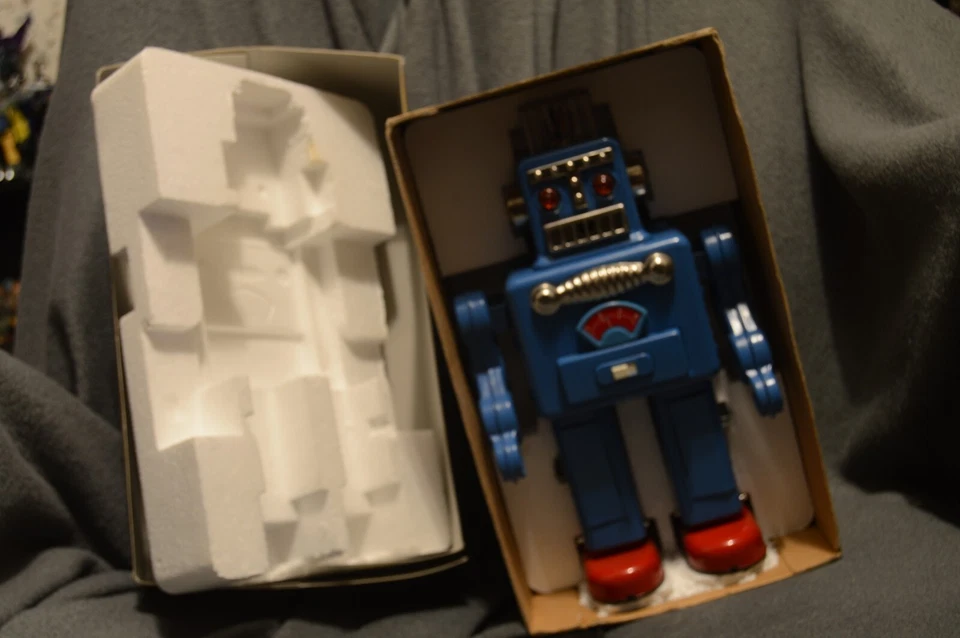 Juguetes HAHA Smoking Spaceman azul producción de juguetes de hojalata a batería Foto 4 de 4