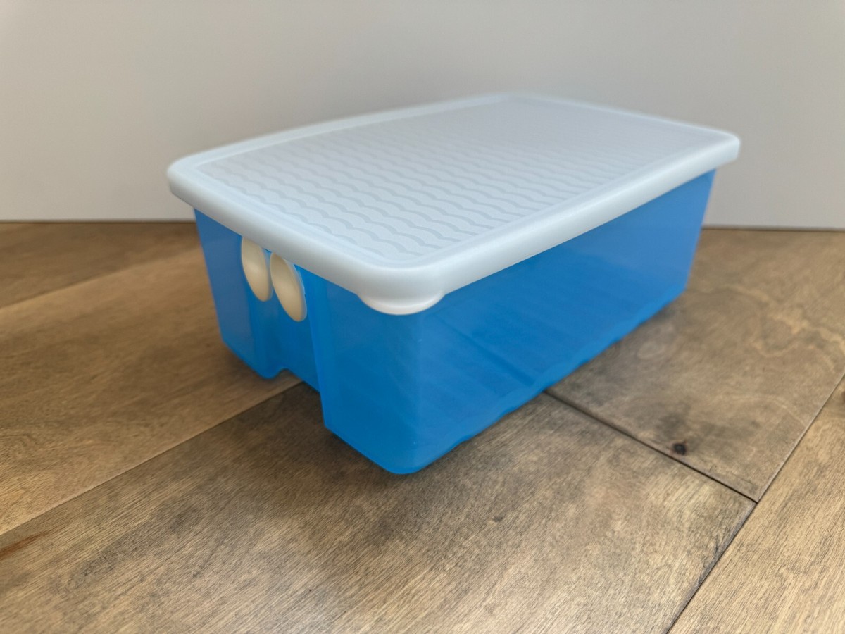 Tupperware FridgeSmart Vented Refrigerator Container Blue 3991A +
