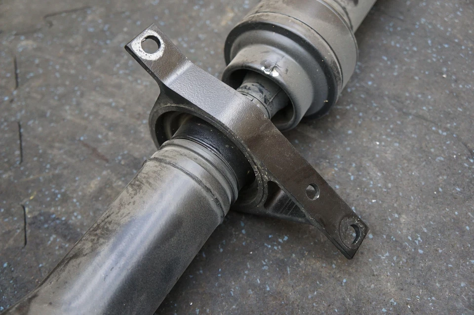 Eje de transmisión de hélice trasera tracción trasera 670008545 OEM Maserati Ghibli M157 2014-17+ Foto 4 de 4