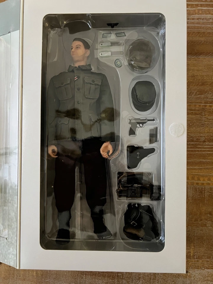 1/6 Dragon WWII Italy 1944 Gebirgsjager Officer Lt Josef Paulus - Image 2 of 4