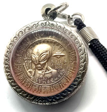 Collana ciondolo alieno UFO moneta portafortuna amuleto tailandese metallo medaglia spazio da collezione