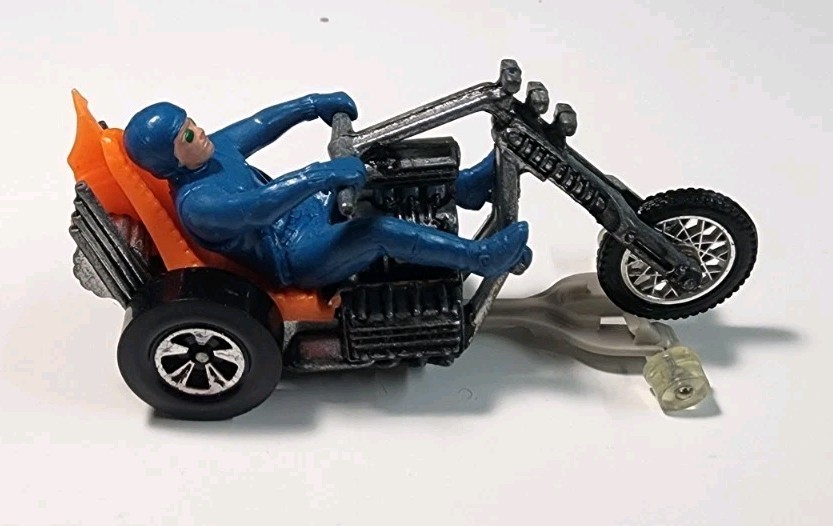 Hot Wheels Rrrumblers Orange Torque Chop w/Blue Rider & Track