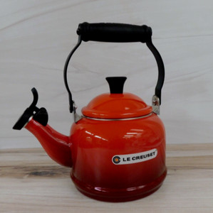 Le Creuset Enamel on Steel 1.25 Quart Demi Kettle, Cerise - New