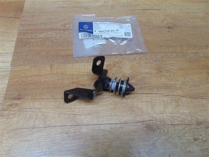 Brand New Cowl Flap Left Lock Bracket Genuine Mercedes 960/969 