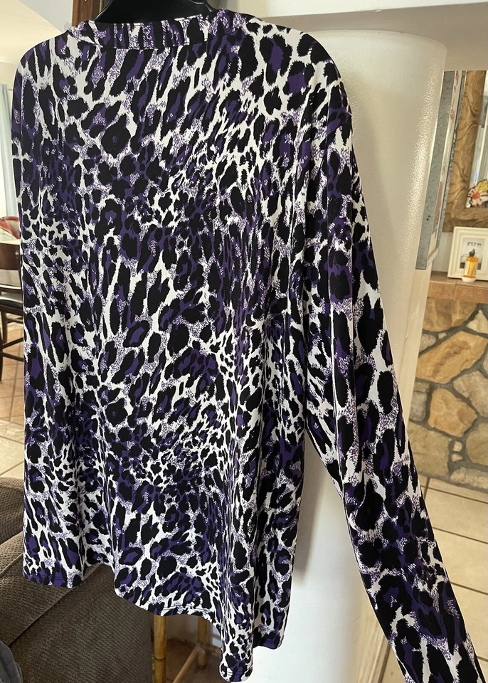 Blusa Jaclyn Smith Talla XXL Visit Pretty Woman estampado animal Foto 2 de 4
