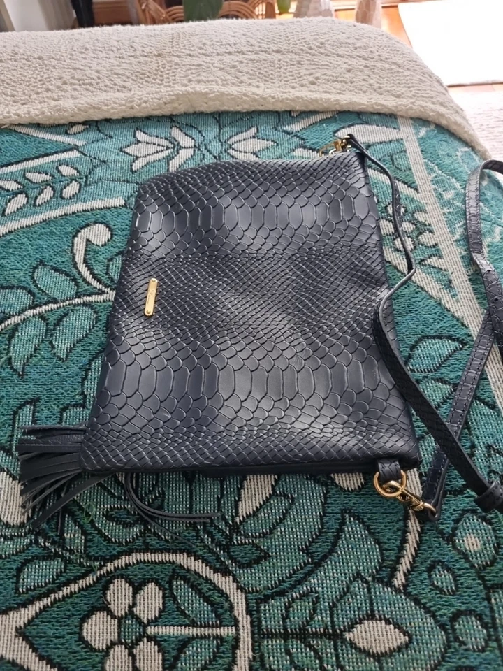 GIGI New York Leather Shoulder Crossbody Bag Embossed Navy Blue Handbag BNWOT A8 - Image 4 of 4