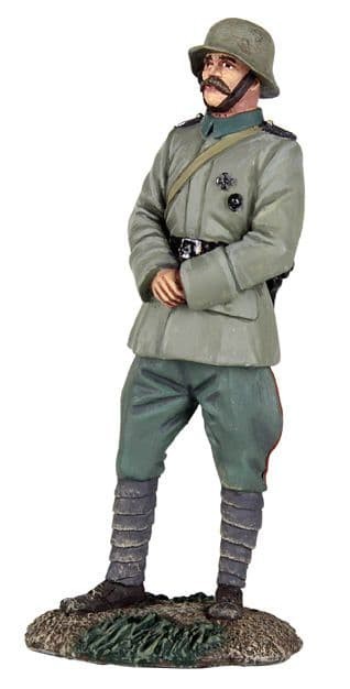 William Britains 23087 WW1 German Infantry Officer Standing with Hands Clasped