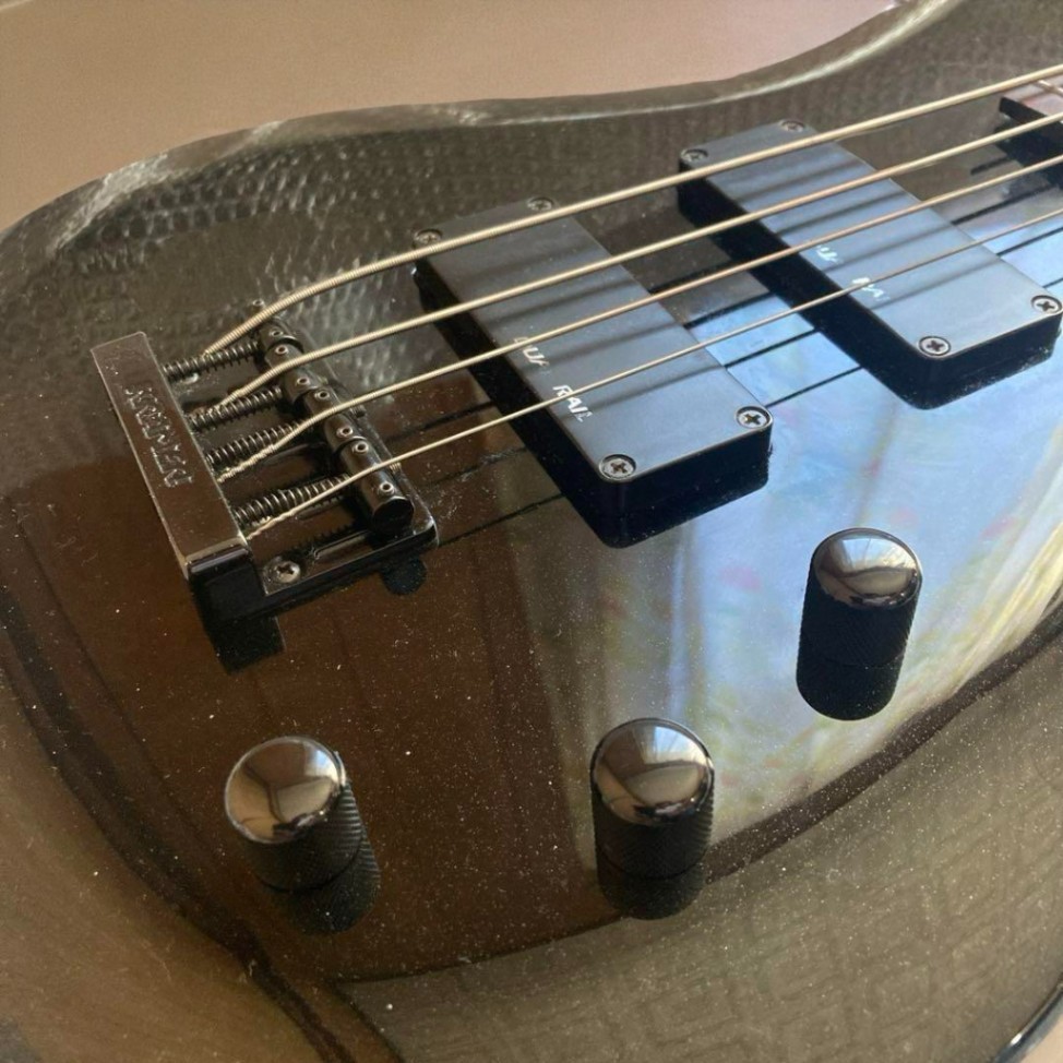 Kramer Striker 422S Bass Metallic Black with Soft Case and