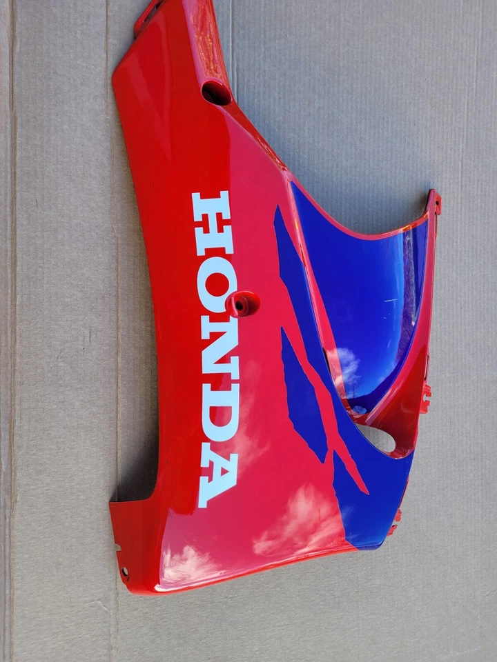 honda cbr900rr fireblade lower rh fairing 64420-MASA-0000 - Image 3 of 4