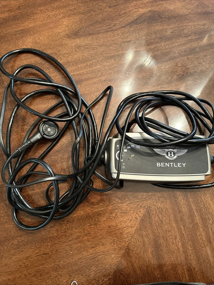 宾利 US 7002 电池充电器 带宾利车轮中心盖 — 第 2/4 张图片