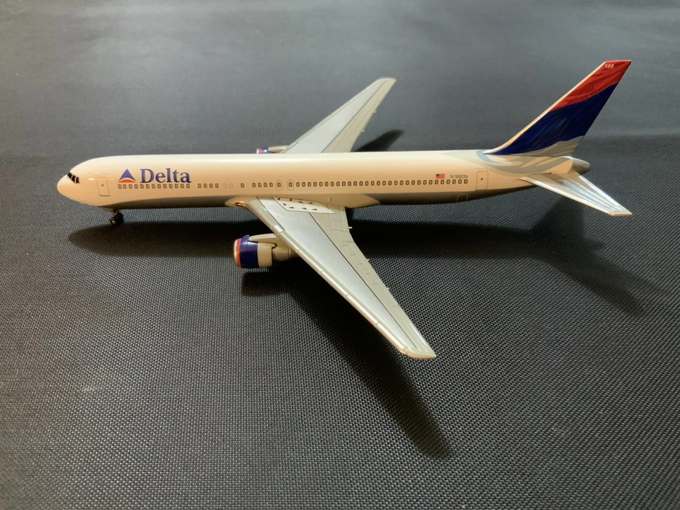 Dragon Wings 1:400 Delta Airlines Boeing 767-432ER #N189DN (55214) с подставкой - Изображение 4 из 4