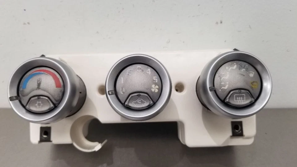 04 CONTROL DE TEMPERATURA CLIMATIZACIÓN CHEVY SSR VT122286 Foto 4 de 4