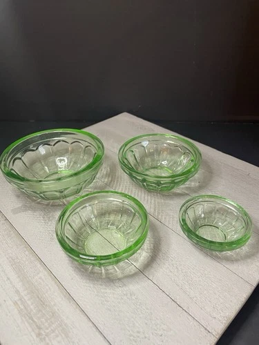 4 Vintage Green Glass Nesting Mise En Place Pinch Bowls Spice Bowls No Glow