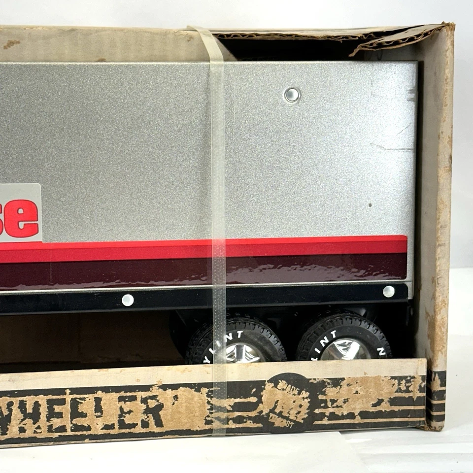 1980s Nylint Wheel Horse Lawn & Garden Semi Tractor Trailer 18 Wheeler In Box - Image 2 of 4