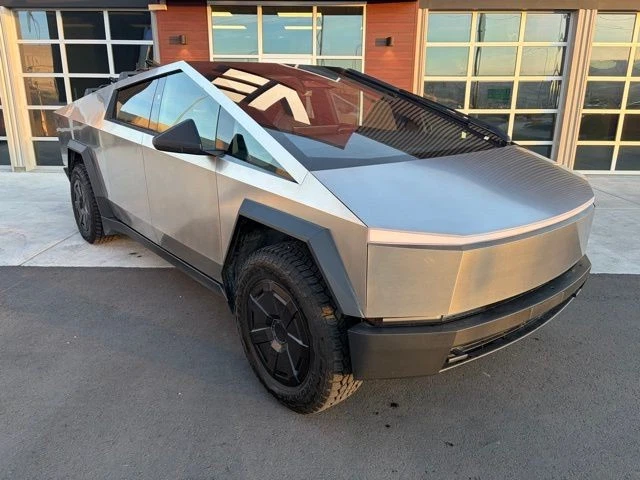 Base Tesla Cybertruck 2024 Foto 2 de 4